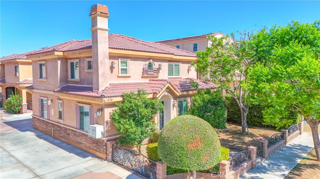 4439 Ellis Lane