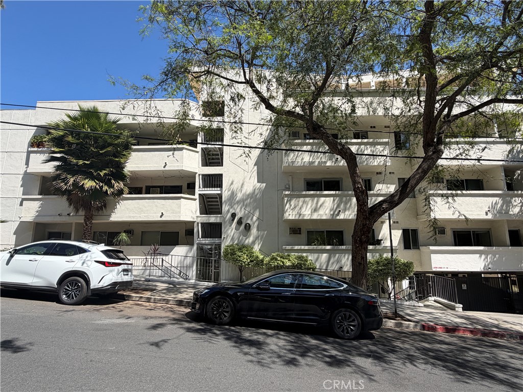 Photo 1 of 16 — 960 Larrabee, West Hollywood, CA 90069