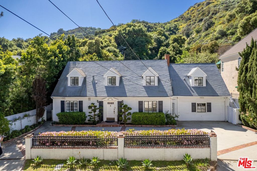 2427 Benedict Canyon Drive