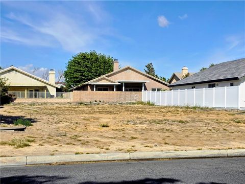 Photo of 13415 Sea Gull Drive, Victorville, CA 92395 (MLS # HD26123667)
