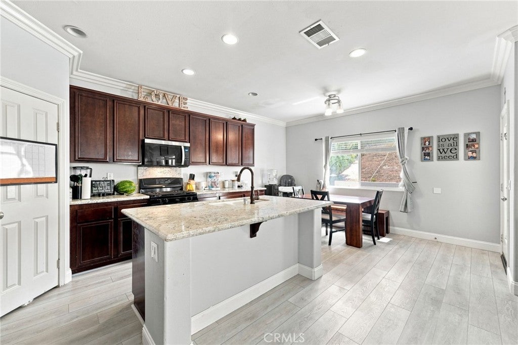 4101 Larkspur