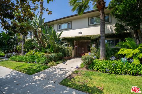 Photo of 1633 N Laurel Avenue, Los Angeles, CA 90046 (MLS # 26833213)