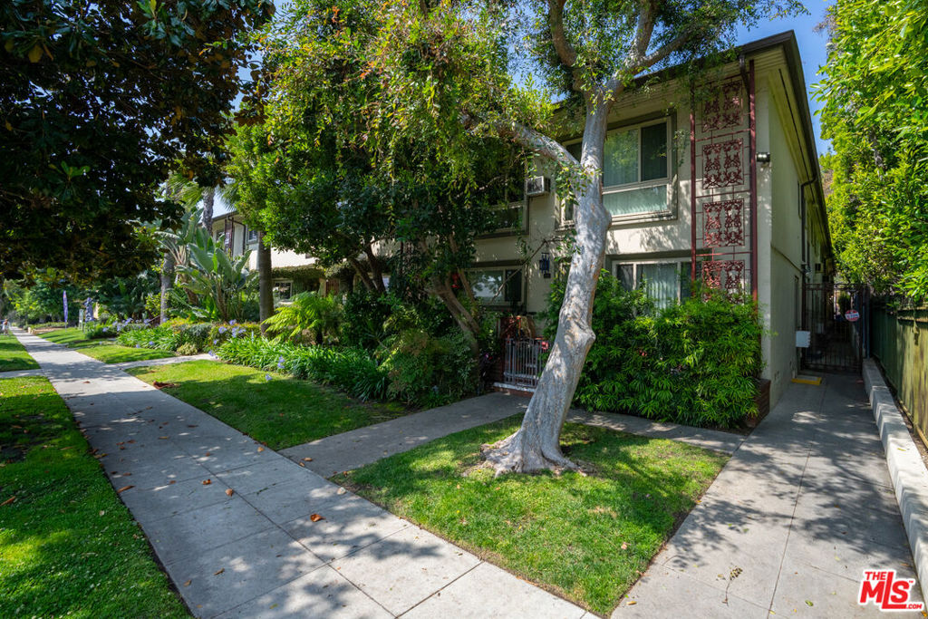 1633 N Laurel Avenue