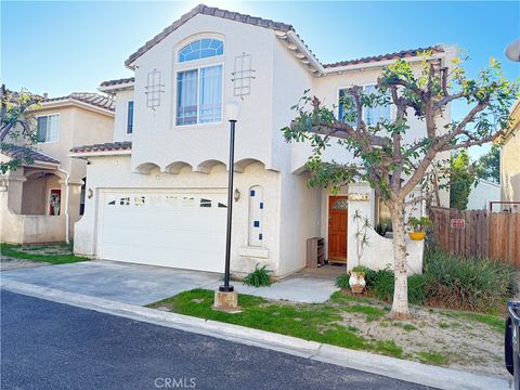 Photo of 9030 Hayvenhurst Avenue, North Hills, CA 91343 (MLS # SR26028564)