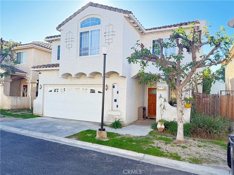 Photo of 9030 Hayvenhurst Avenue, North Hills, CA 91343 (MLS # SR26028564)