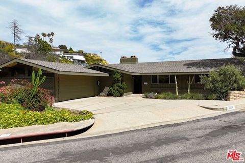 Photo of 1022 Tellem Drive, Pacific Palisades, CA 90272 (MLS # 26837439)