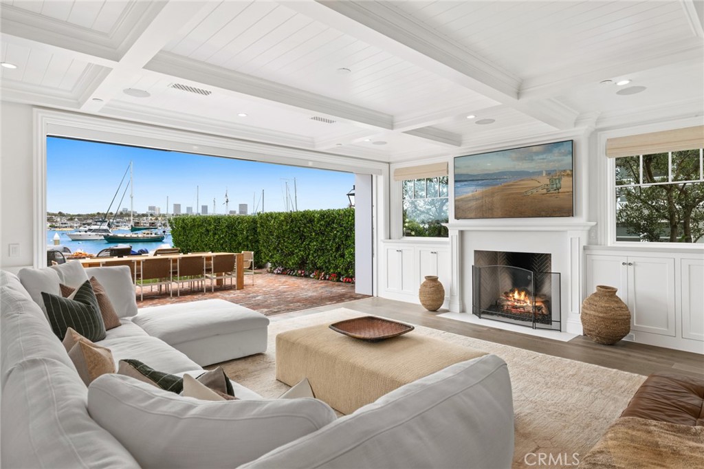 930 E Balboa Boulevard