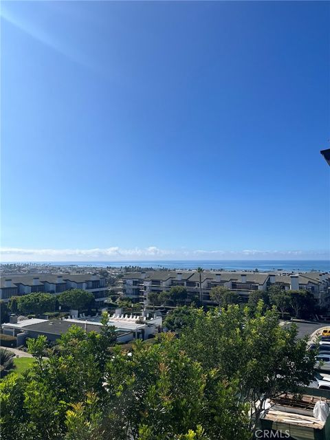 240 NICE LANE #306 Newport Beach CA 92663
