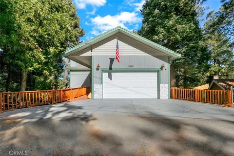 Photo of 24622 Bernard Dr, Crestline, CA 92325 (MLS # PW26039207)