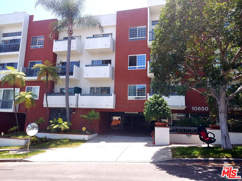 10650 Kinnard Avenue 211