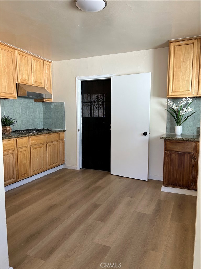 4057 Baywood