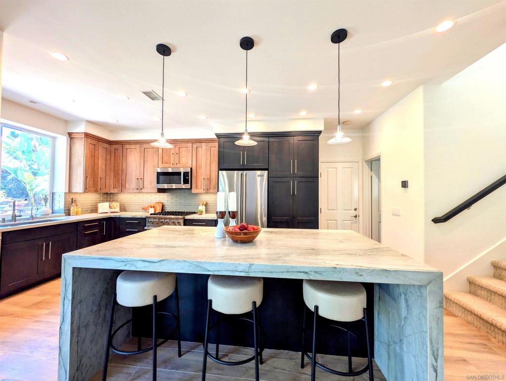 7049 Surfbird Curcle CIR, Carlsbad CA 92011