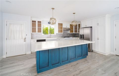 Photo of 22149 Victory Boulevard, Woodland Hills, CA 91303 (MLS # SR25198474)