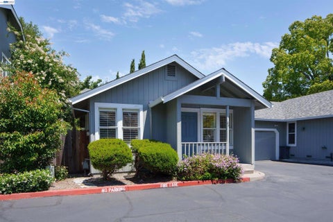 Photo of 49 Okelley Way WAY, Santa Rosa, CA 95403 (MLS # 41140359)