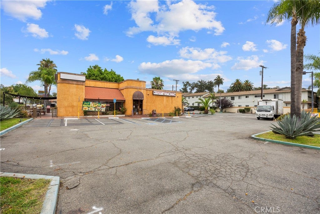 600 E Foothill Boulevard
