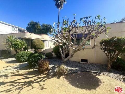 Photo of 4804 Bellflwoer Avenue, North Hollywood, CA 91601 (MLS # 26635885)