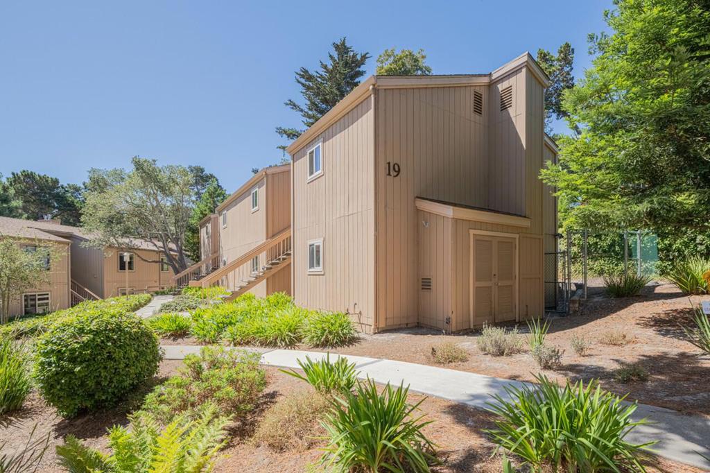 This is Below Maketa unit on the City of Monterey affordable Housing program. Application on City website. Can not have owned in last 3 years and income must be below $81,000 single or $92,600 as a couple. One of the best complexes in Monterey! Indoor pool, laundry facility and movie theater for private gatherings. Right behind MPC City college which has many classes for personal interest plus all the sports facilities. EZ to get anywhere from here with Freeway access nearby. More coming so come and talk to me about the affordable housing program in the City of Monterey.