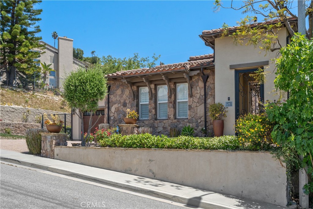 2427 Springbrook