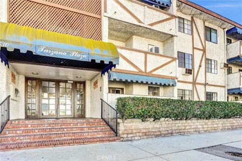 Photo of 18530 Hatteras Street #226, Tarzana, CA 91356 (MLS # SR26231577)