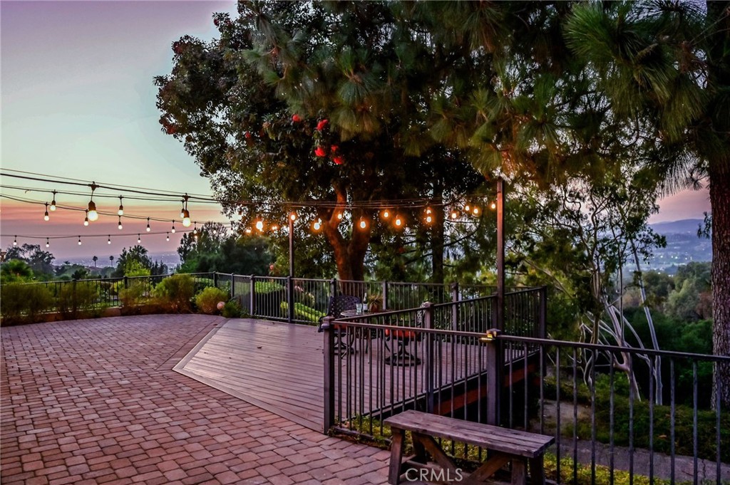 6587 E VIA ARBOLES