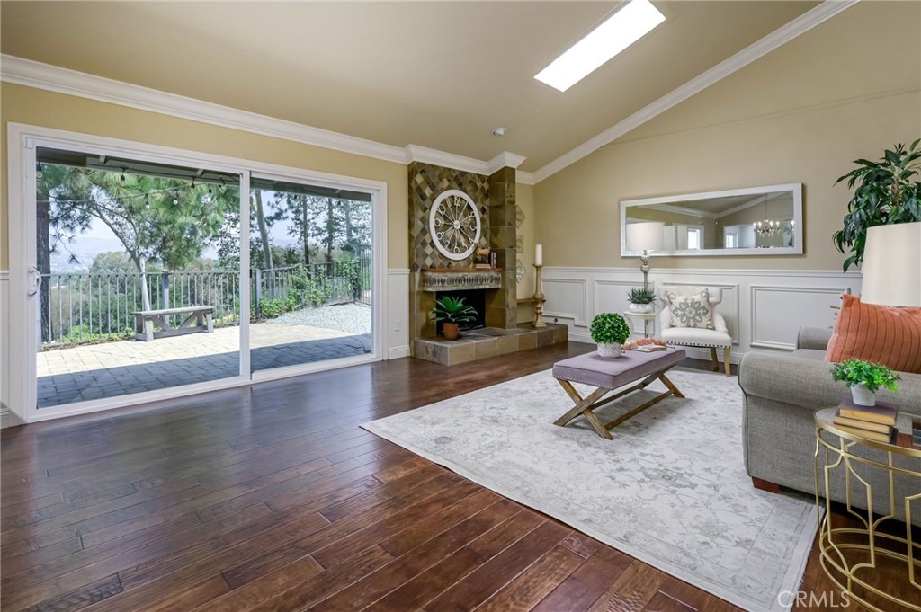6587 E VIA ARBOLES