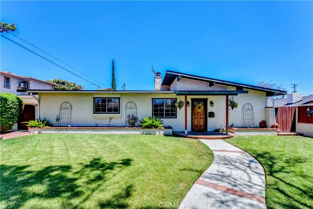 Welcome to this spacious 5-bedroom,3.5 bath home located in a desirable Upland neighborhood. Offering 2,358 sq ft of living space, this property is ideal for multi-generational living with a flexible layout featuring 3 separate living areas. Interior highlights include a double-sided fireplace, crown molding, recessed lighting, ceiling fans throughout, and 5 sliding glass doors that bring in natural light and provide easy access to the outdoor space. The Kitchen is well equipped with double ovens, pantry, granite counter tops, lots of cabinets and a lazy Susan! The backyard features low Maintenace artificial turf, covered patio with recessed lighting and fans perfect for entertaining. The detached 2 car garage with alley access includes a workshop area, abundant built in cabinetry and a 1/4 bath.
Don't miss this opportunity to make this well maintained and versatile home you own!