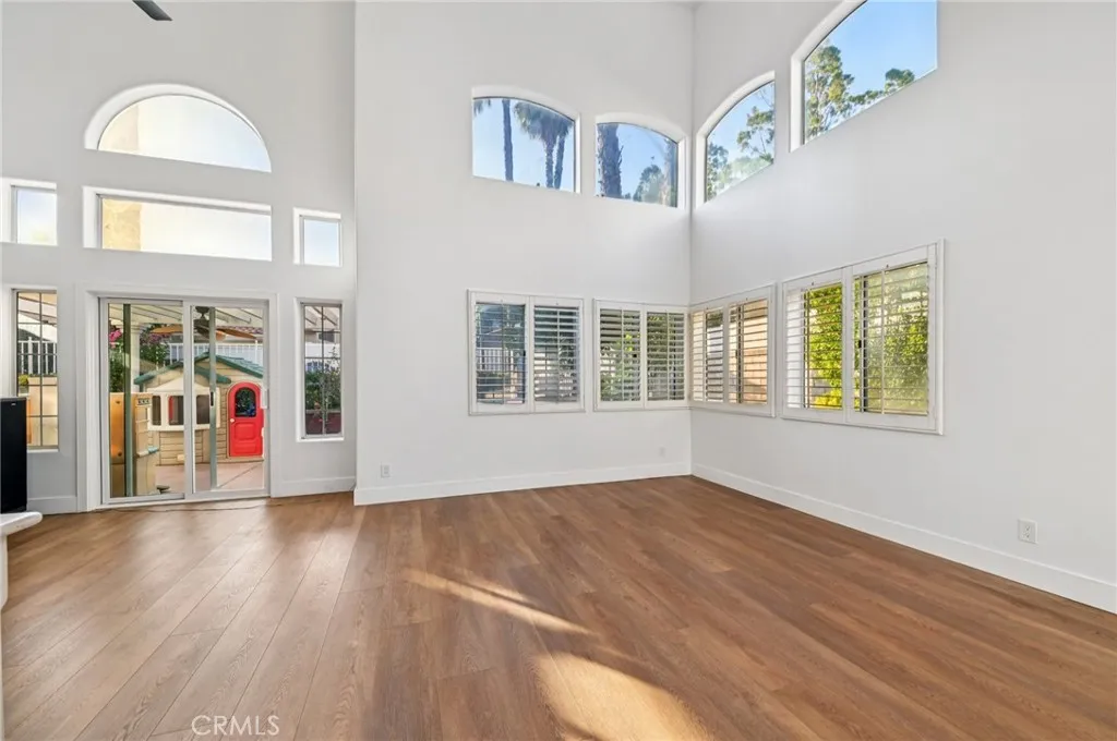 Stevenson Ranch, California 91381, United States, 4 Bedrooms Bedrooms, ,3 BathroomsBathrooms,Residential,Active,203455