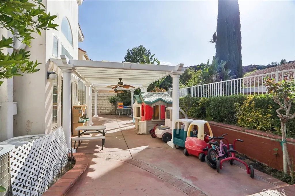 Stevenson Ranch, California 91381, United States, 4 Bedrooms Bedrooms, ,3 BathroomsBathrooms,Residential,Active,203455