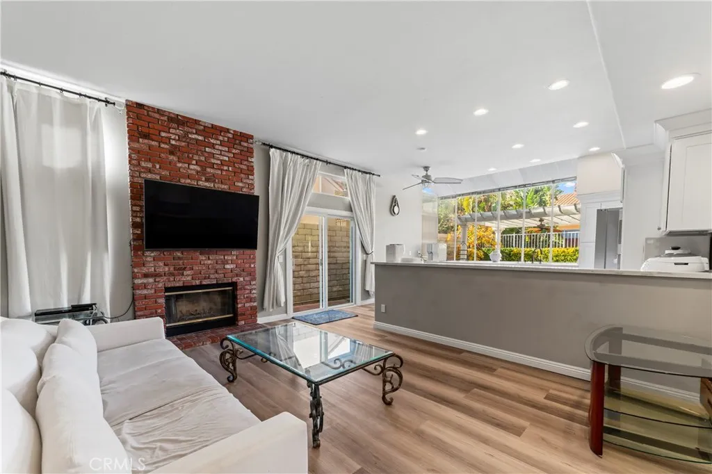 Stevenson Ranch, California 91381, United States, 4 Bedrooms Bedrooms, ,3 BathroomsBathrooms,Residential,Active,203455