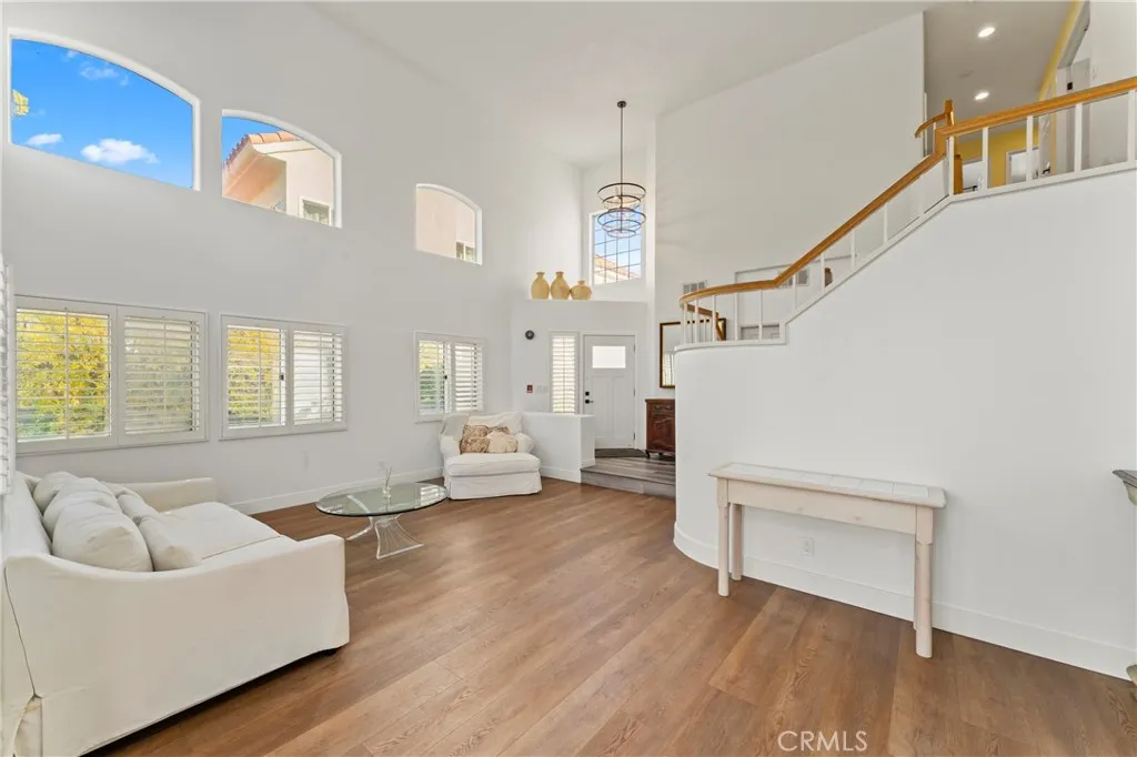 Stevenson Ranch, California 91381, United States, 4 Bedrooms Bedrooms, ,3 BathroomsBathrooms,Residential,Active,203455