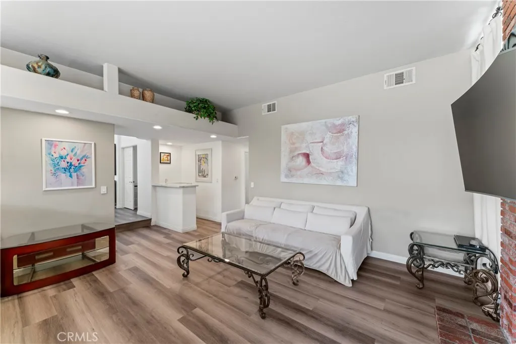 Stevenson Ranch, California 91381, United States, 4 Bedrooms Bedrooms, ,3 BathroomsBathrooms,Residential,Active,203455