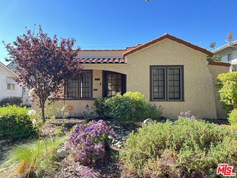 Photo of 1320 Barrington Way, Glendale, CA 91206 (MLS # 25590009)