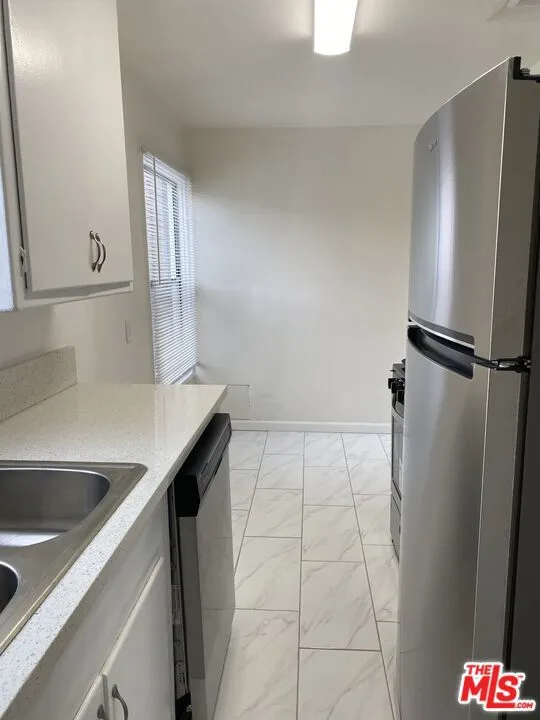 Los Angeles, California 90025, United States, 1 Bedroom Bedrooms, ,1 BathroomBathrooms,Residential,Active,249300