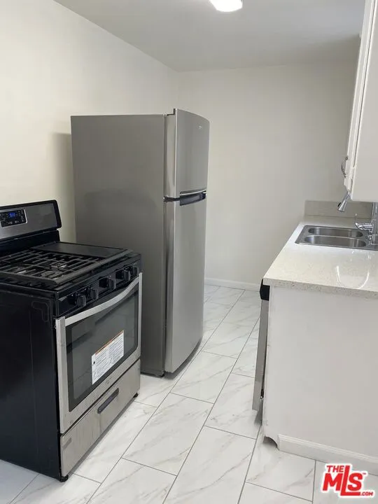 Los Angeles, California 90025, United States, 1 Bedroom Bedrooms, ,1 BathroomBathrooms,Residential,Active,249300