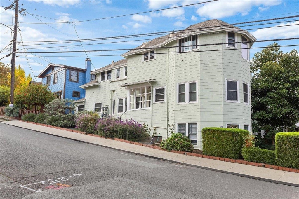 133 Echo Ave