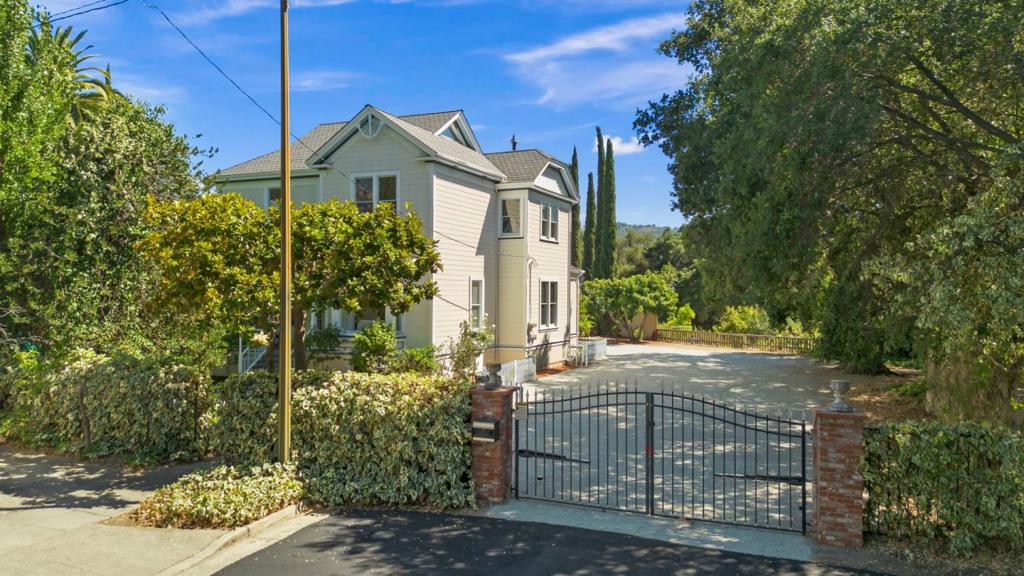 288 Nino Way