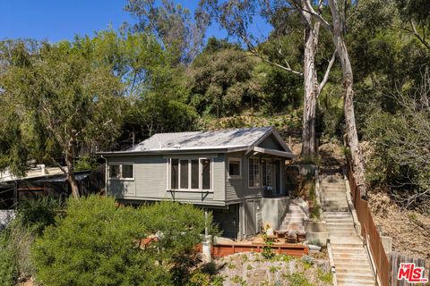 Photo of 2109 Prospect Trail, Los Angeles, CA 90046 (MLS # 26665927)
