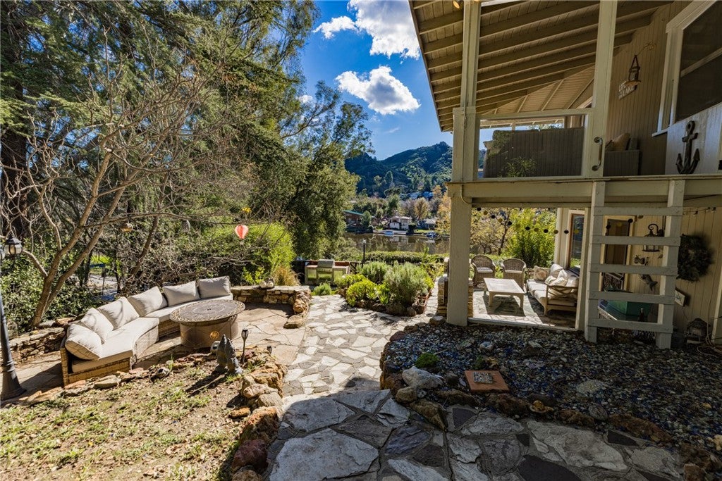 2305 Sugarloaf