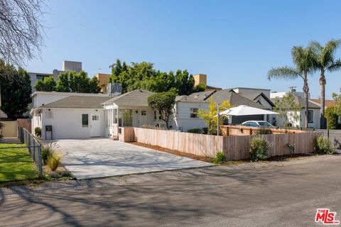 Photo of 11322 Bessemer Street, North Hollywood, CA 91606 (MLS # 26670799)