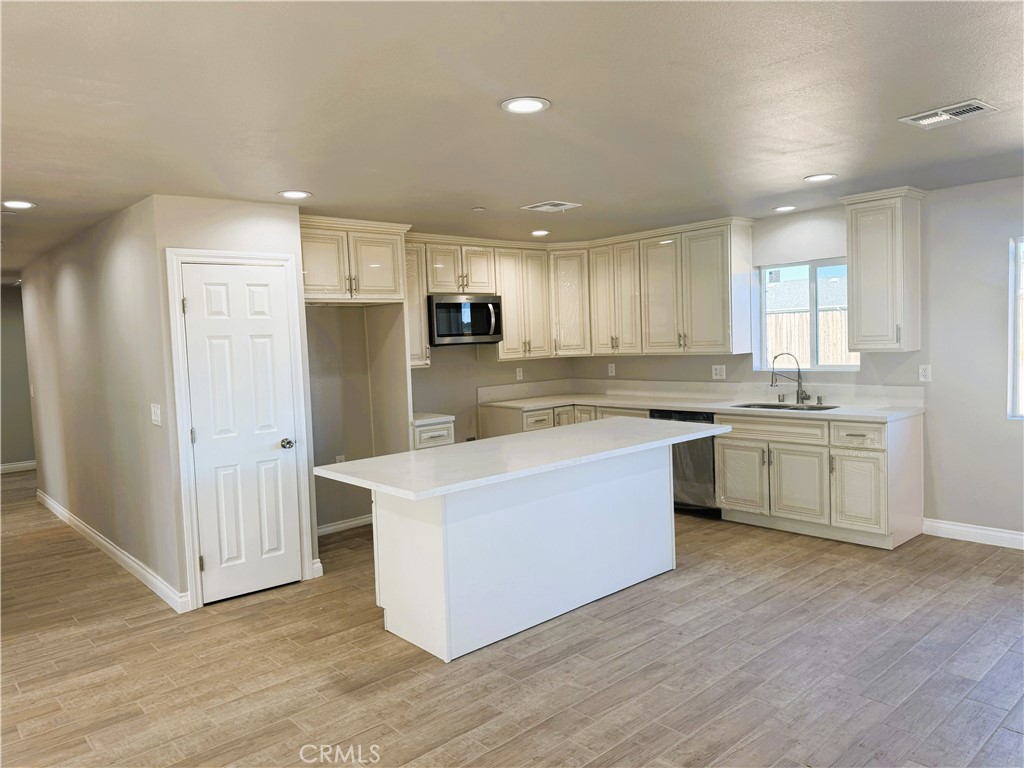 8401 Eucalyptus Avenue