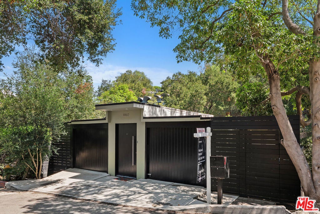 8867 Hollywood Hills Road