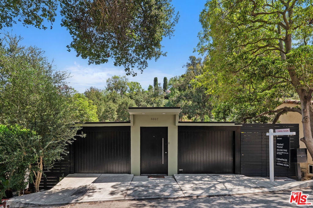 Photo of 8867 Hollywood Hills Road, Los Angeles, CA 90046 (MLS # 26898285)