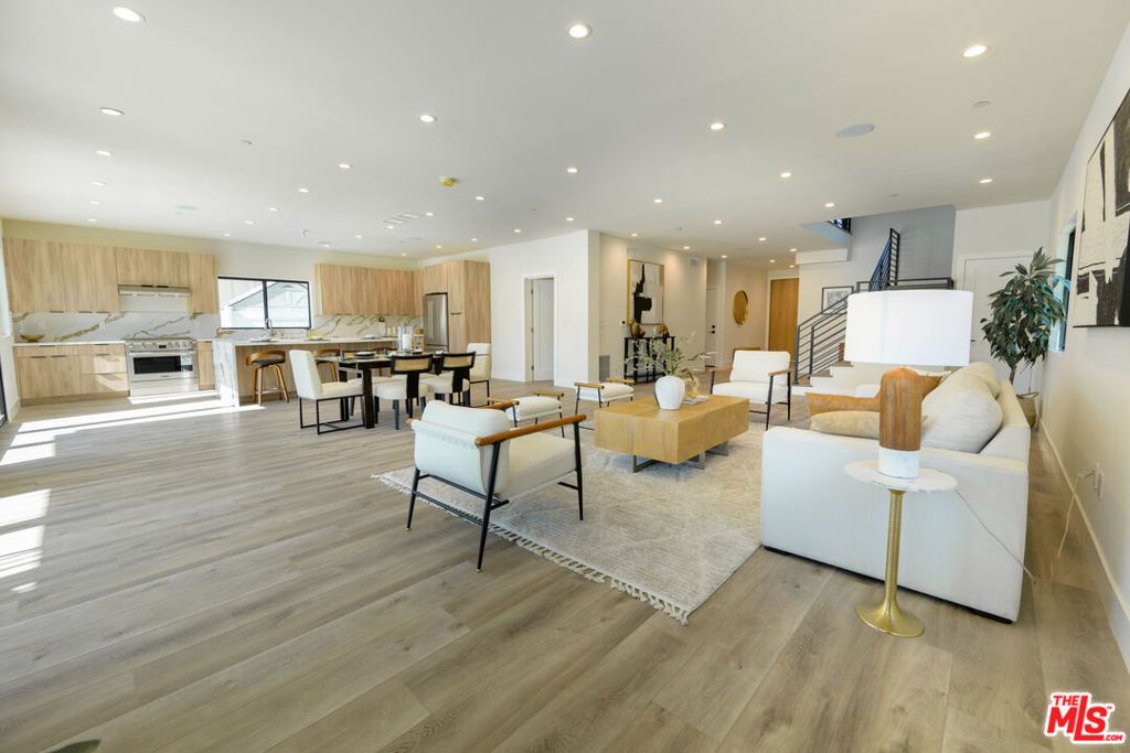 Photo of 14254 Mccormick Street, Sherman Oaks, CA 91401 (MLS # 25588281)