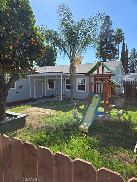 Photo of 431 Douglas St, Bakersfield, CA 93308 (MLS # SC26047764)