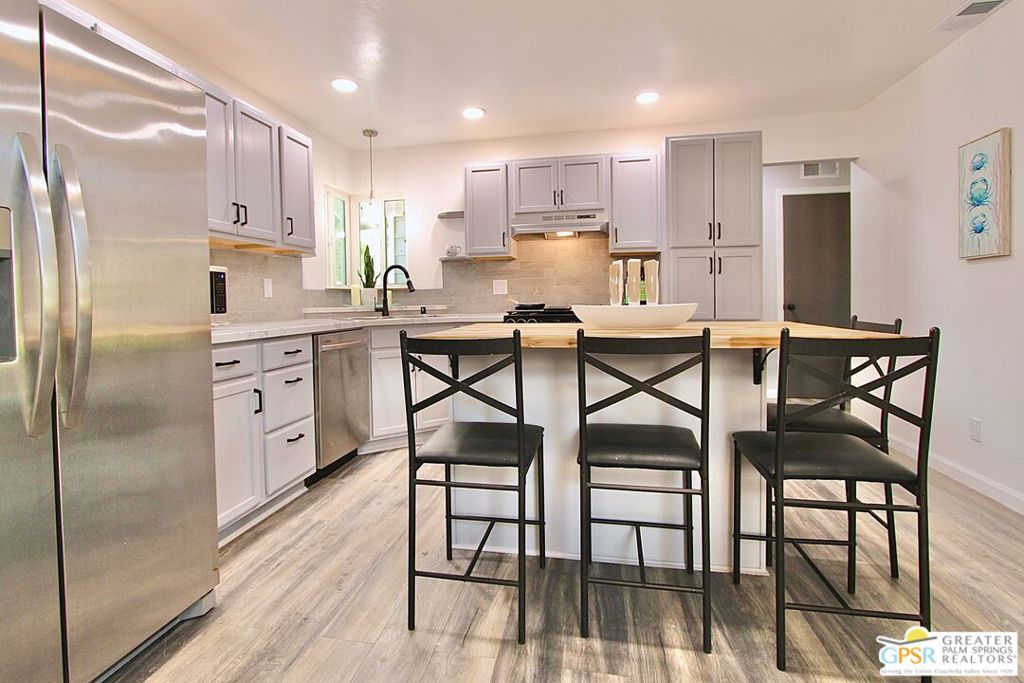 4566 Freeway Circle