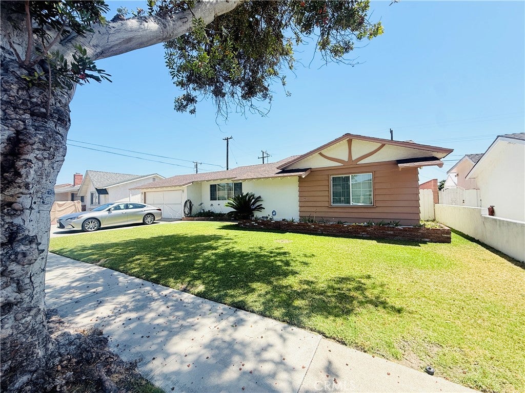 2618 W Stonybrook Drive