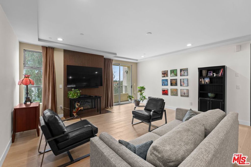 5525 W Olympic Boulevard 302