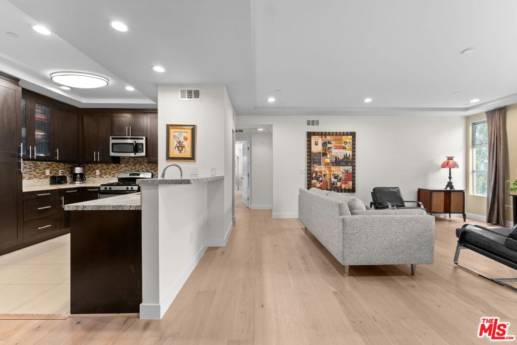 5525 W Olympic Boulevard 302