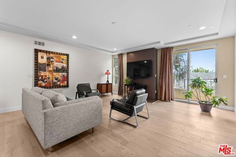 Photo of 5525 W Olympic Boulevard #302, Los Angeles, CA 90036 (MLS # 26830449)