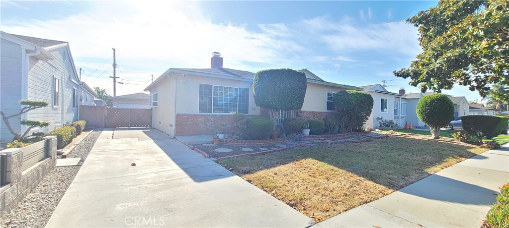 Welcome to this charming home featuring an open and inviting floor plan in a quiet, family-friendly North Torrance neighborhood. Just down the block from Lincoln Elementary School and within walking distance to Casimir Middle School and El Camino College, this home offers both comfort and convenience for families at any stage.
Inside, you’ll find two traditional bedrooms plus a versatile bonus room that can easily serve as a third bedroom, playroom, family room, or flexible workspace. The home includes two bathrooms—including a beautifully renovated en-suite master bath with a soaking tub, and a secondary bathroom conveniently located near the kitchen. The kitchen itself features recently upgraded appliances, making meal prep a breeze.
Additional highlights:
-Long driveway for multiple vehicles, with ample street parking
-Private backyard with mature persimmon and jujube trees
Washer, dryer, and refrigerator included.
The detached garage is excluded in the rental as there are plans for an ADU and the project is set to begin 4Q of 2025